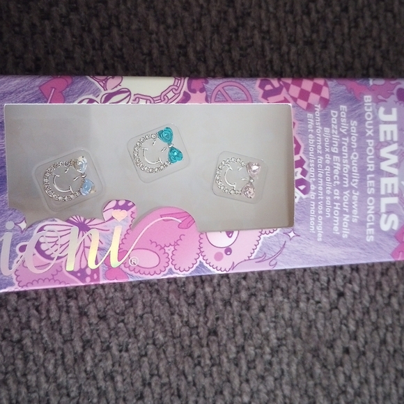 Nail stickers and nail charm - Picture 2 of 2